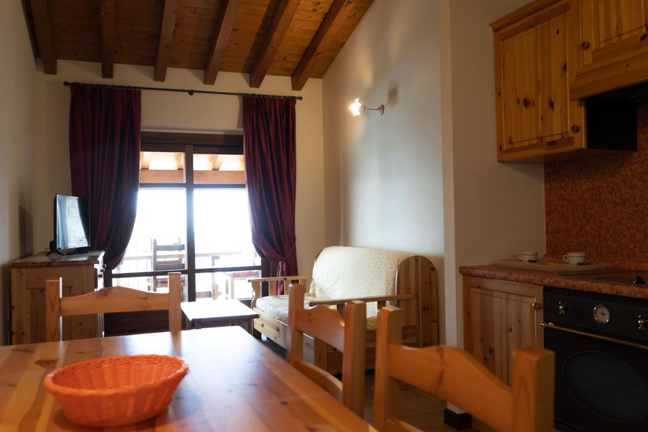 La Fiocchina - Magic Place - Apartments & Studios In Garda Lake - Countryside Farmhouse, Inside The Middle Of The Lake サロ エクステリア 写真