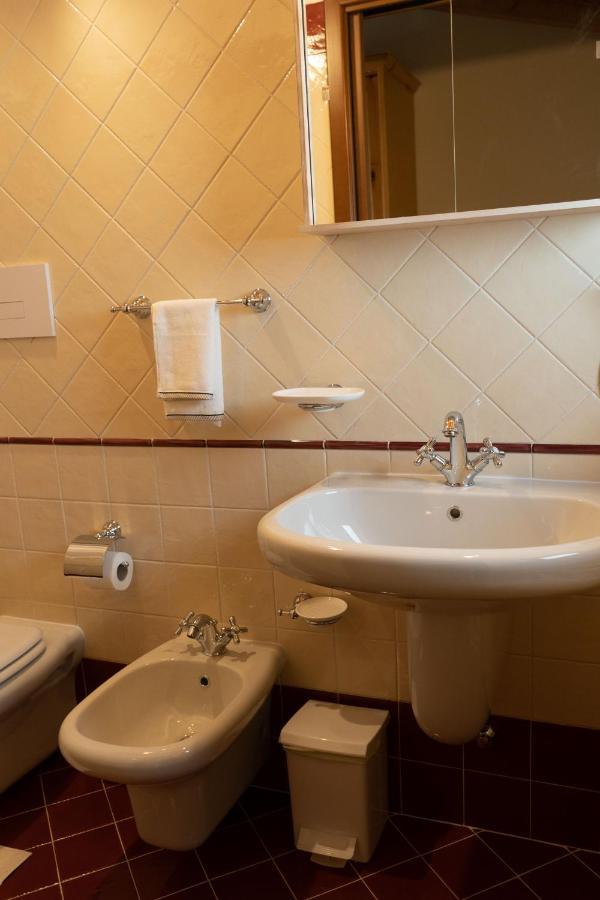 La Fiocchina - Magic Place - Apartments & Studios In Garda Lake - Countryside Farmhouse, Inside The Middle Of The Lake サロ エクステリア 写真