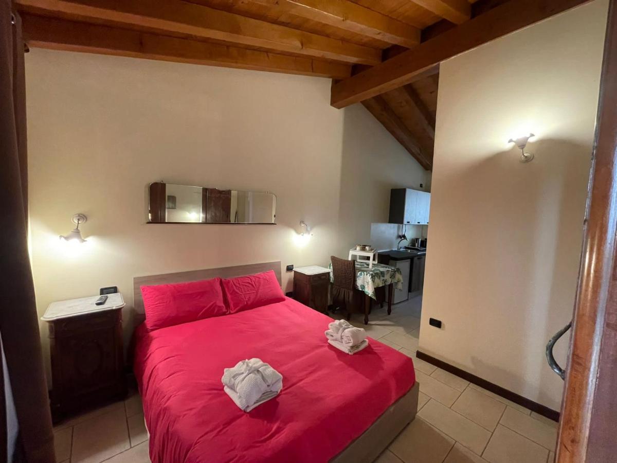 La Fiocchina - Magic Place - Apartments & Studios In Garda Lake - Countryside Farmhouse, Inside The Middle Of The Lake サロ エクステリア 写真