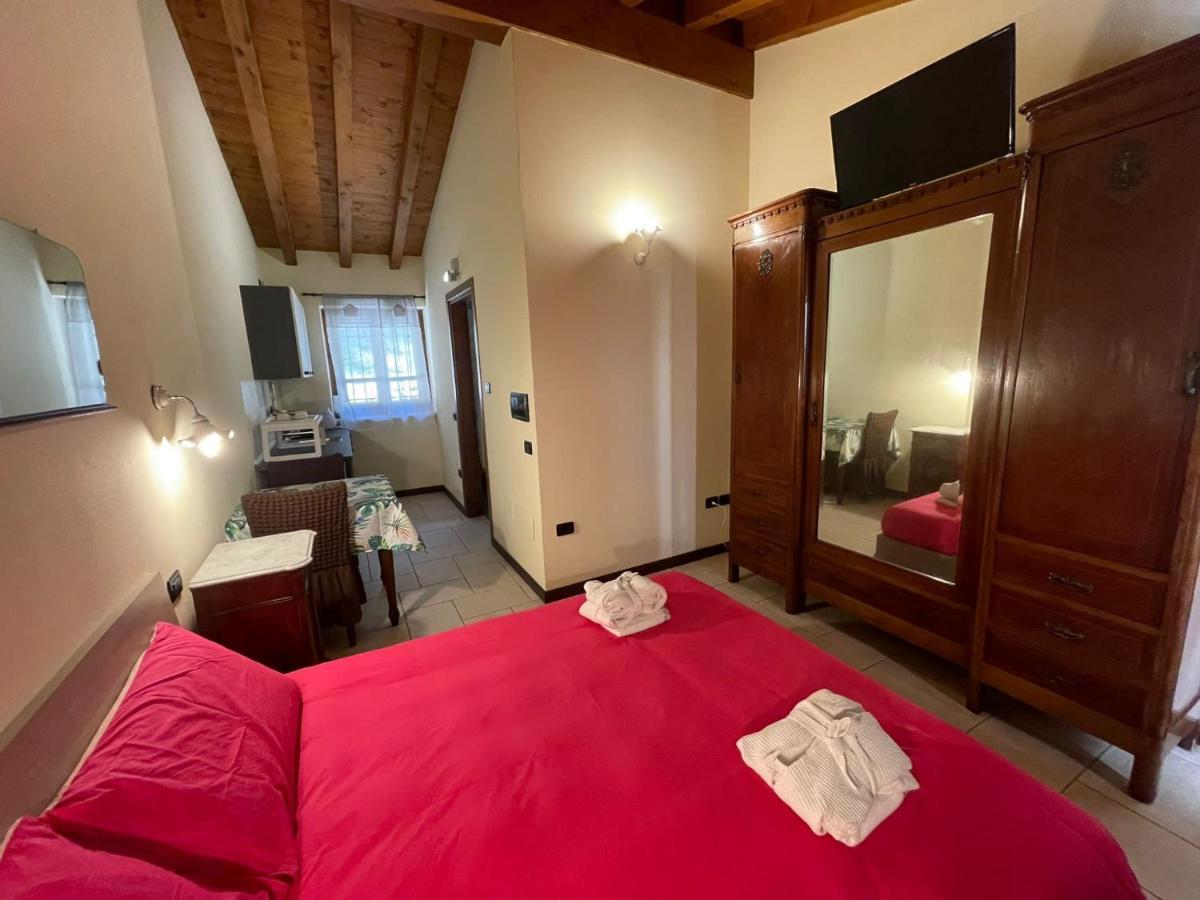 La Fiocchina - Magic Place - Apartments & Studios In Garda Lake - Countryside Farmhouse, Inside The Middle Of The Lake サロ エクステリア 写真