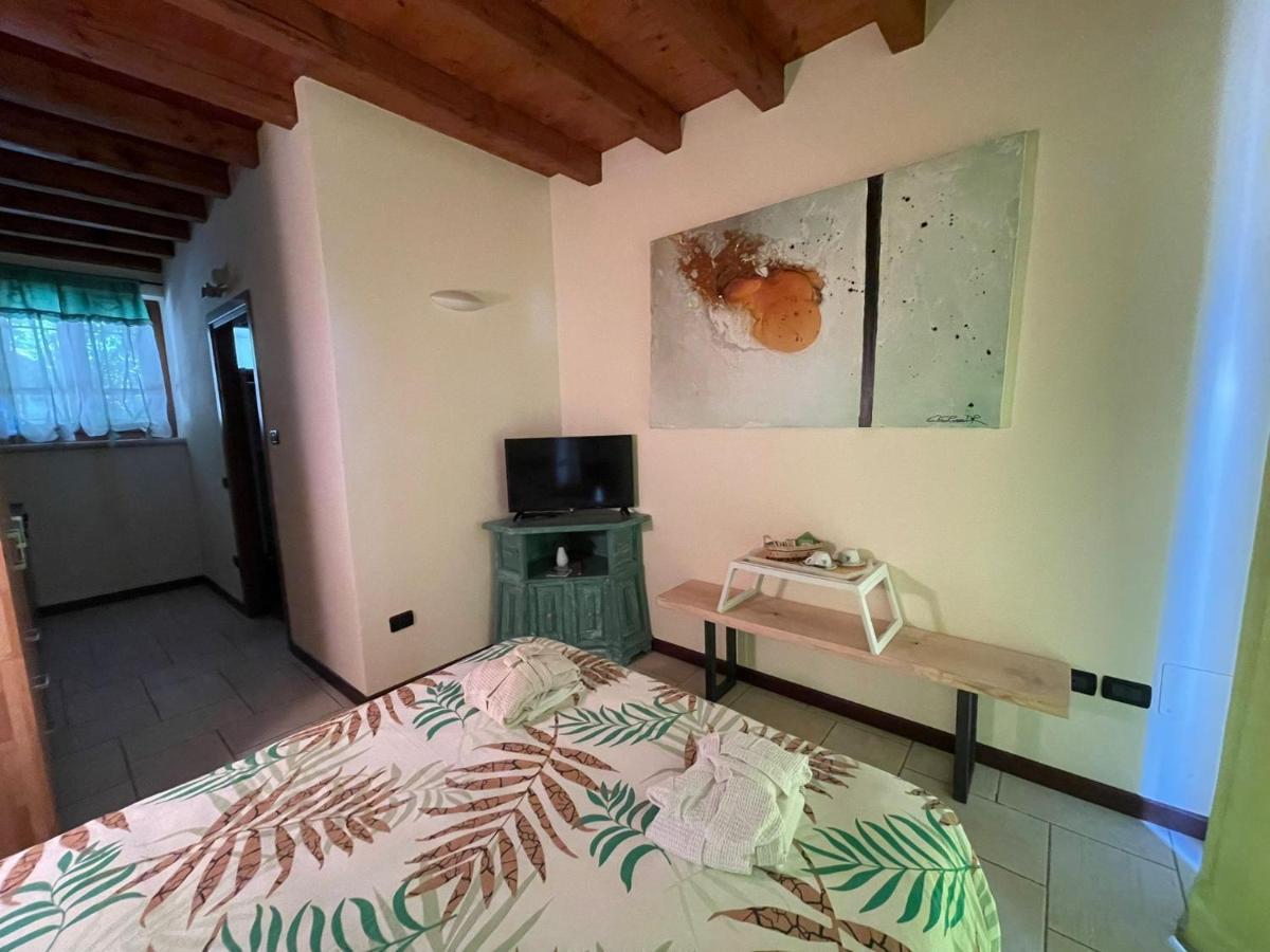 La Fiocchina - Magic Place - Apartments & Studios In Garda Lake - Countryside Farmhouse, Inside The Middle Of The Lake サロ エクステリア 写真